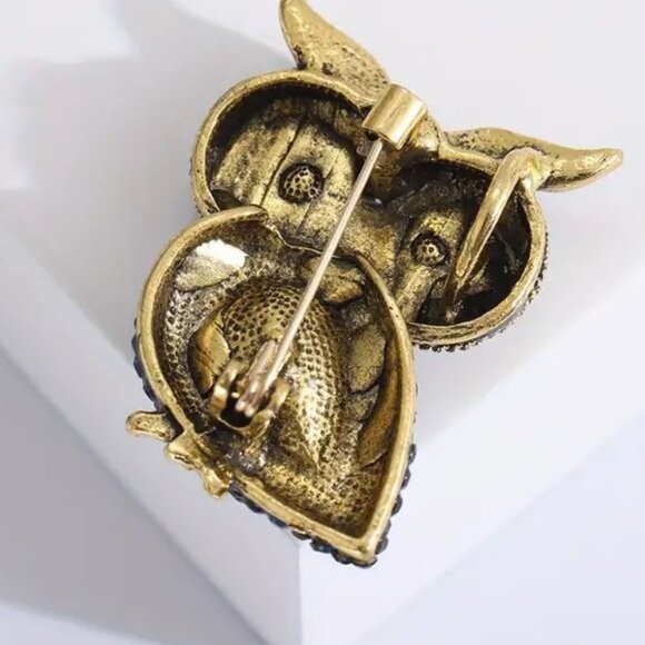 Owl Brooch Pearl Enamel Rhinestone Pin Gold Bird Gems Big Eyes Trendy Glam Retro - Picture 3 of 5